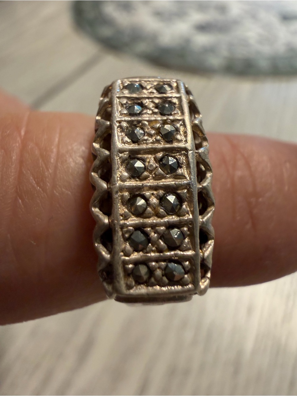 Sterling Silver Marcasite Band Ring in Metallic Gray